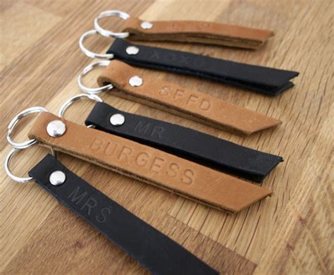 Key chain in leather .